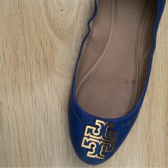 Tory Burch Blue Ballet flats with Gold Hardware - Picture 2 of 9